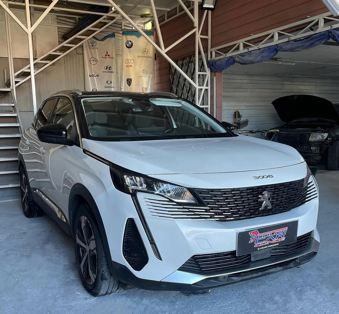 Resultado final de desabolladura y pintura en Peugeot 3008